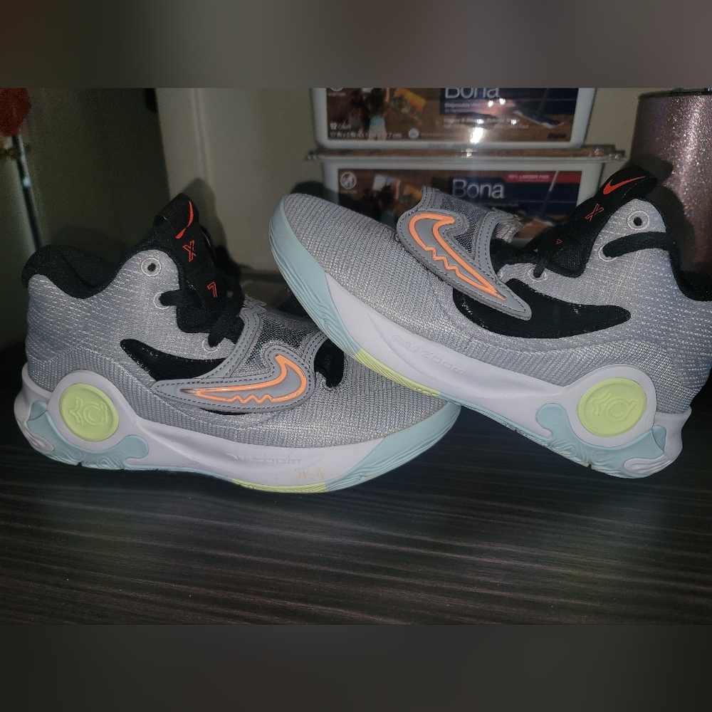 Nike zoom gym shoes